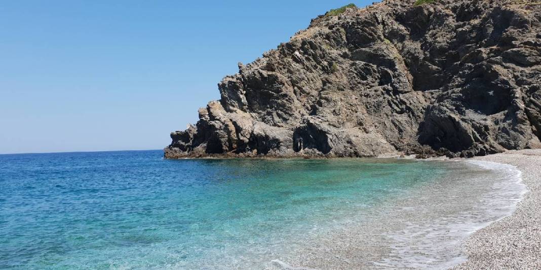 Yaz bitmeden burayı keşfedin! Doğanın saklı cenneti: Eşsiz koy iz bırakan manzarasıyla hafızalara kazınıyor 4